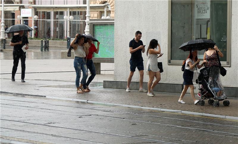 Zagreb pogodio jak pljusak praćen grmljavinom Prigorski hr