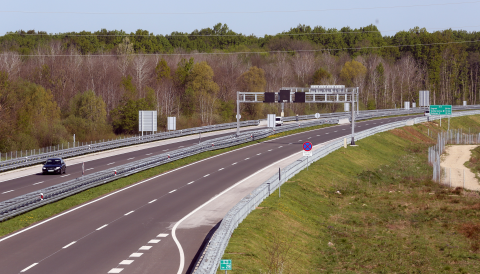 HAK: Kolona 25 kilometara – Paški most otvoren za osobna vozila