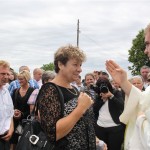 Saša Šargač Mlada Misa U Gračini , Mladomisnički Blagoslov Majci Ivanki, Ocu Zvonimiru Foto Marcel Kovačić 0168