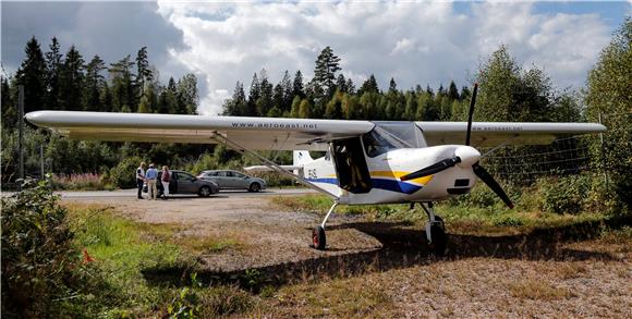 Manji zrakoplov sletio na autocestu u Švedskoj