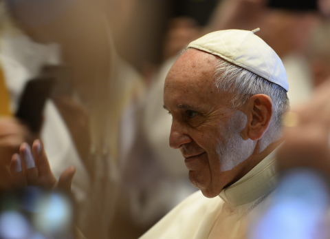 Papa Franjo iskrao se iz Vatikana i kupio CD u prodavaonici blizu Panteona