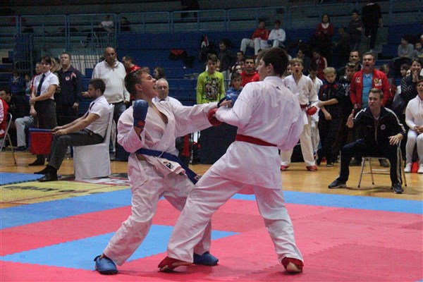 Klara Katavič + Ana Lenart, karate, međunarodni turnir B foto Marcel Kovačić 001