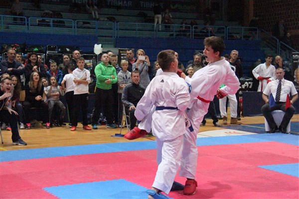 Klara Katavič + Ana Lenart, karate, međunarodni turnir B foto Marcel Kovačić 003