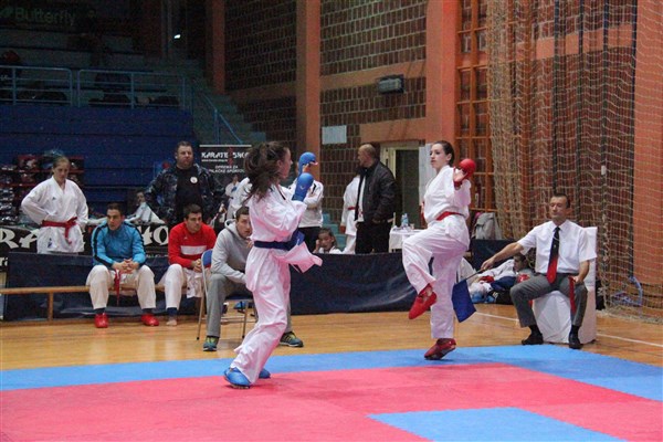 Klara Katavič + Ana Lenart, karate, međunarodni turnir B foto Marcel Kovačić 004