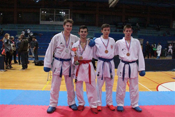 Klara Katavič + Ana Lenart, karate, međunarodni turnir B foto Marcel Kovačić 006