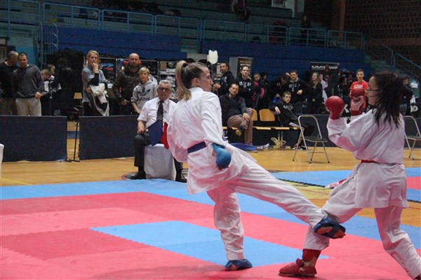 Klara Katavič + Ana Lenart, karate, međunarodni turnir B foto Marcel Kovačić 010