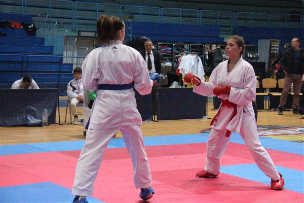 Klara Katavič + Ana Lenart, karate, međunarodni turnir B foto Marcel Kovačić 012