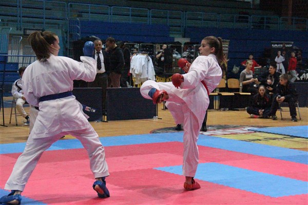 Klara Katavič + Ana Lenart, karate, međunarodni turnir B foto Marcel Kovačić 013
