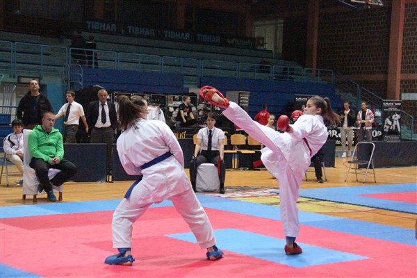 Klara Katavič + Ana Lenart, karate, međunarodni turnir B foto Marcel Kovačić 014