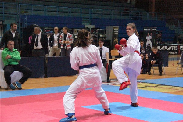 Klara Katavič + Ana Lenart, karate, međunarodni turnir B foto Marcel Kovačić 015