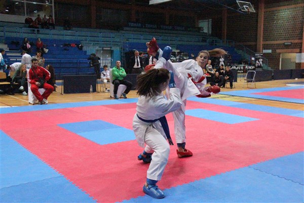 Klara Katavić + Ana Lenart, karate, međunarodni turnir B foto Marcel Kovačić 016