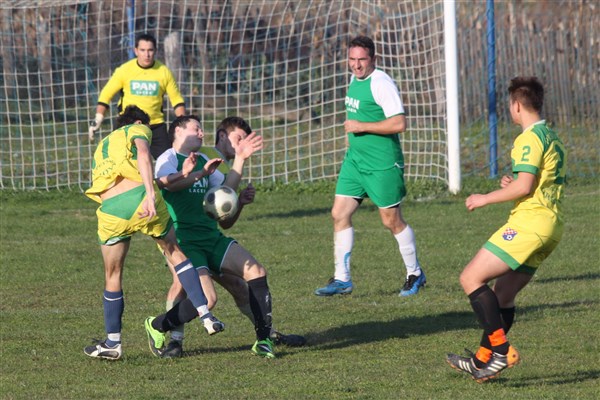 NK-Mladost- V.Raven + NK-Prigorje- Sv. Petar Orehovec foto Marcel Kovačić 005