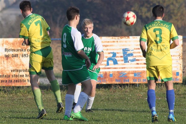 NK-Mladost- V.Raven + NK-Prigorje- Sv. Petar Orehovec foto Marcel Kovačić 012
