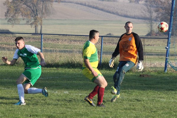 NK-Mladost- V.Raven + NK-Prigorje- Sv. Petar Orehovec foto Marcel Kovačić 013