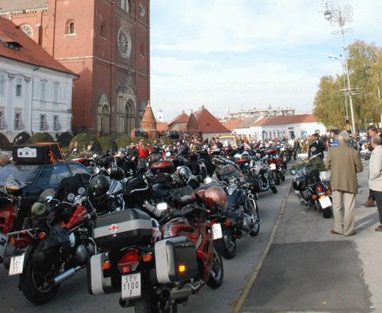 Na putu prema Vukovaru karavana motociklista zastala u Đakovu