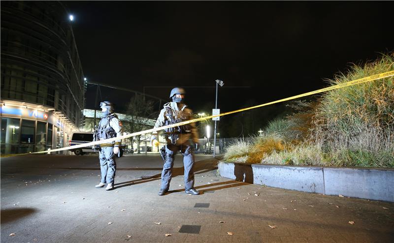 Policijska akcija u Saint-Denisu, jedna osoba poginula