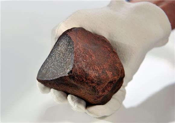 Na aukciji u Parizu prodani meteoriti