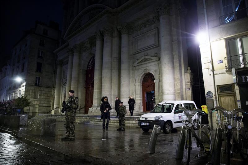 Francuska: Muslimani simbolično štitili crkvu za vrijeme polnoćke