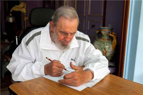 Kubanci ne poznaju život bez njega – Fidel puni devedestu