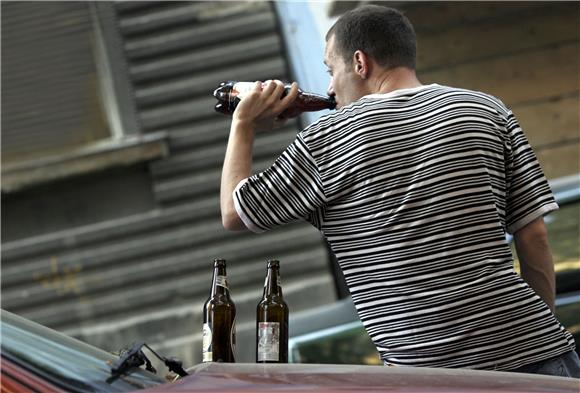 MAJKA PRIJAVILA PIJANOG SINA Uplašila se da će joj nauditi