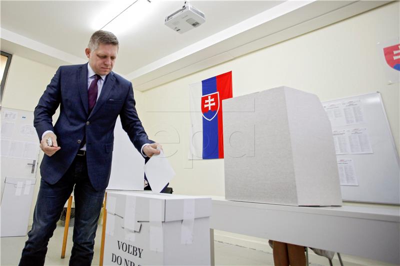 Stranka slovačkog premijera Fica vodi na izborima, no teško će formirati vladu
