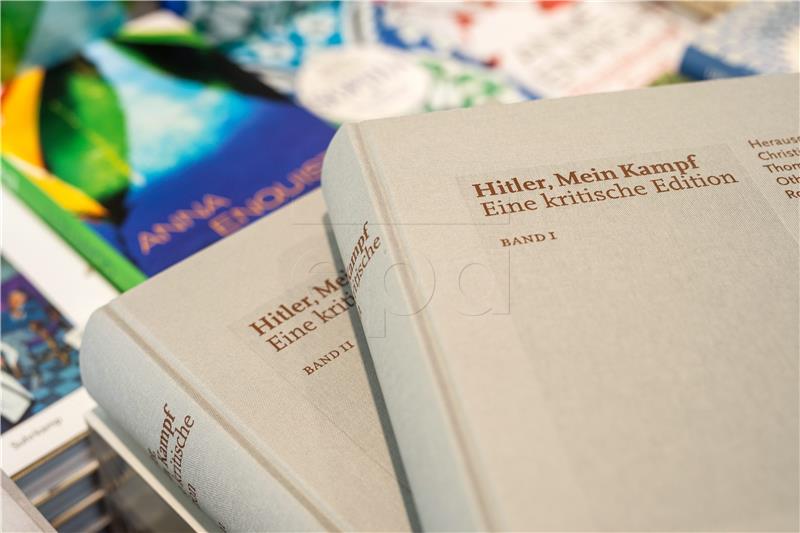 Hitlerov “Mein Kampf” prodan za 20. 655 američkih dolara