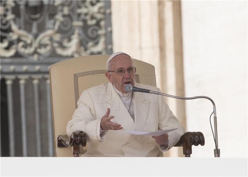 Papa Franjo: Zakoni koji kriminaliziraju LGBT osobe su grijeh i nepravda