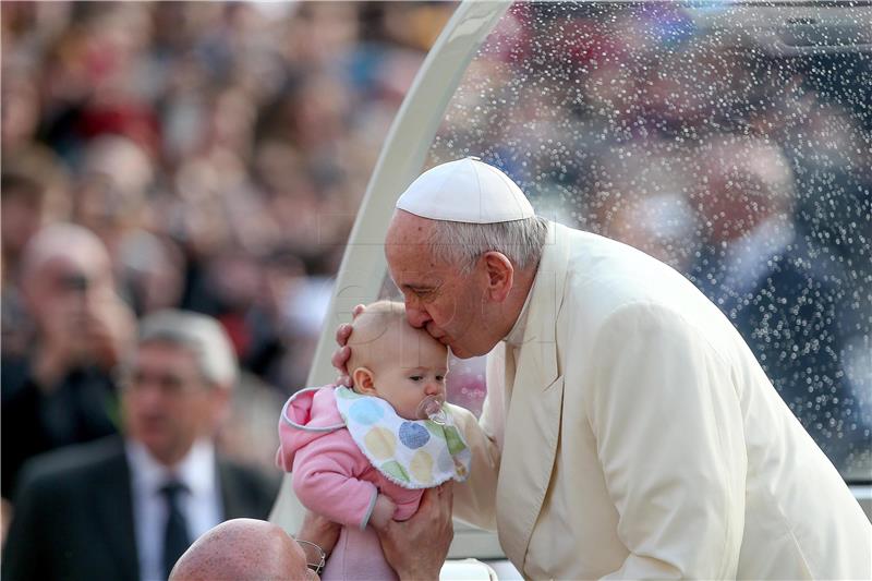 Papa koji se liječi u bolnici, neplanirano posjetio bolesnu djecu