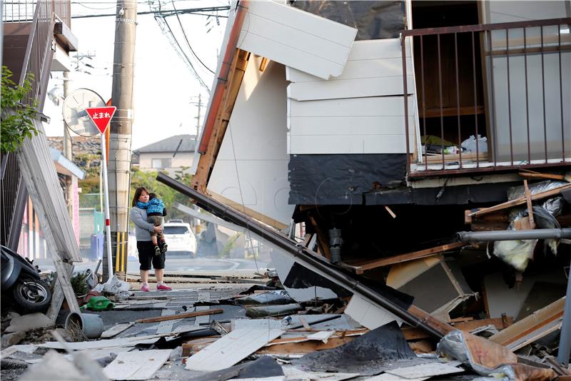 U potresu u Japanu 30 mrtvih, spasioci pokušavaju doći do preživjelih