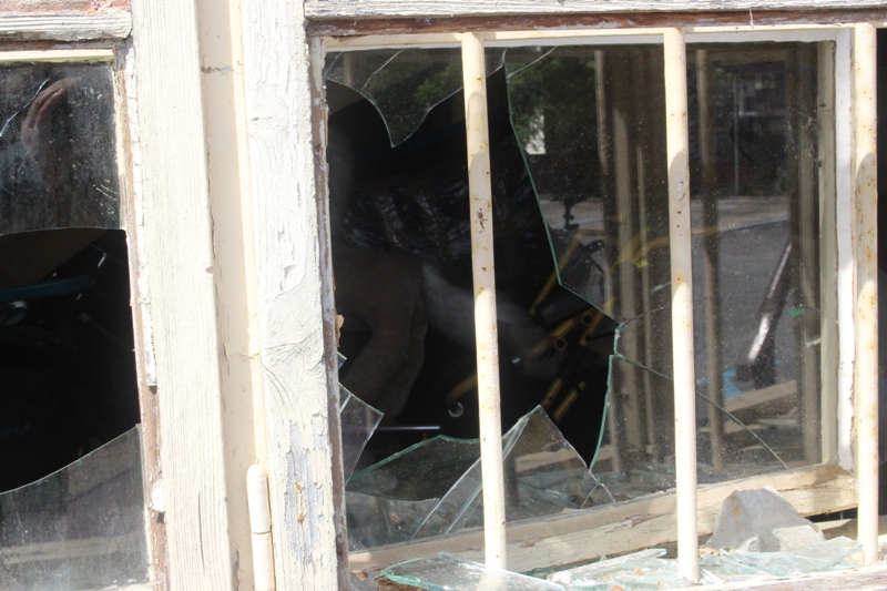 Razbijanjem prozora i vrata provalio u četiri vikend kuće i gospodarske zgrade