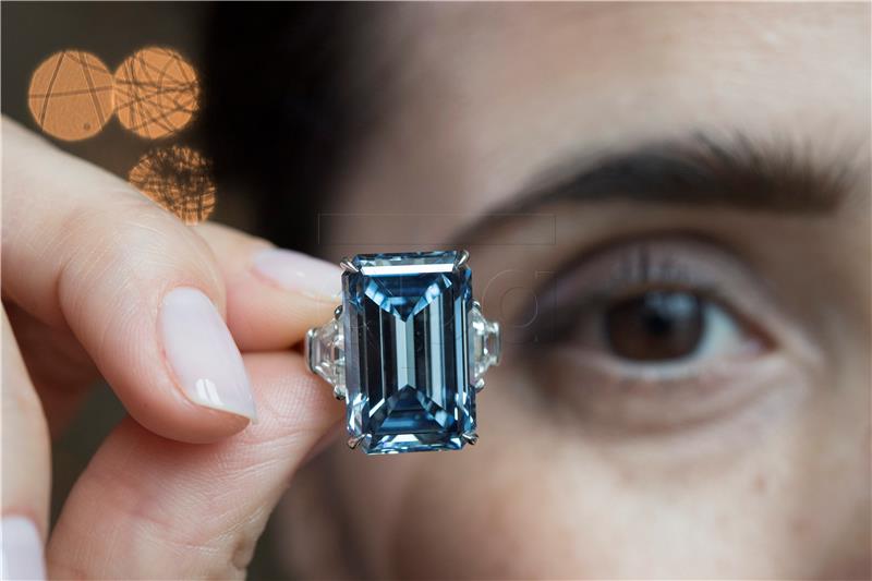 Plavi dijamant Oppenheimer prodan za rekordnih 57,54 milijuna dolara