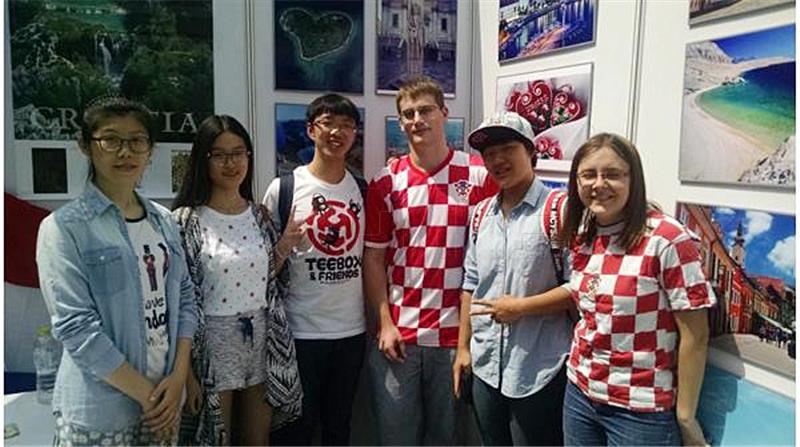 Festival kultura na pekinškom sveučilištu – hrvatski studenti dijelili licitarska srca i lavandu