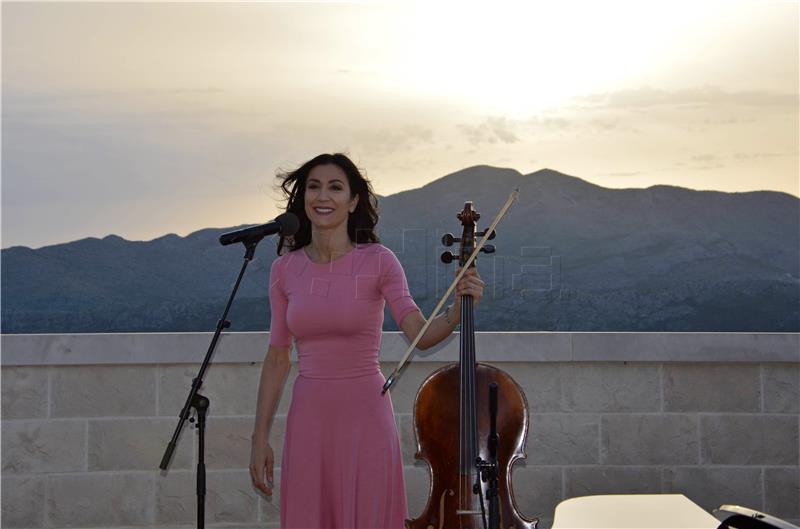Ana Rucner koncertom u zoru ”pozdravila ljeto’
