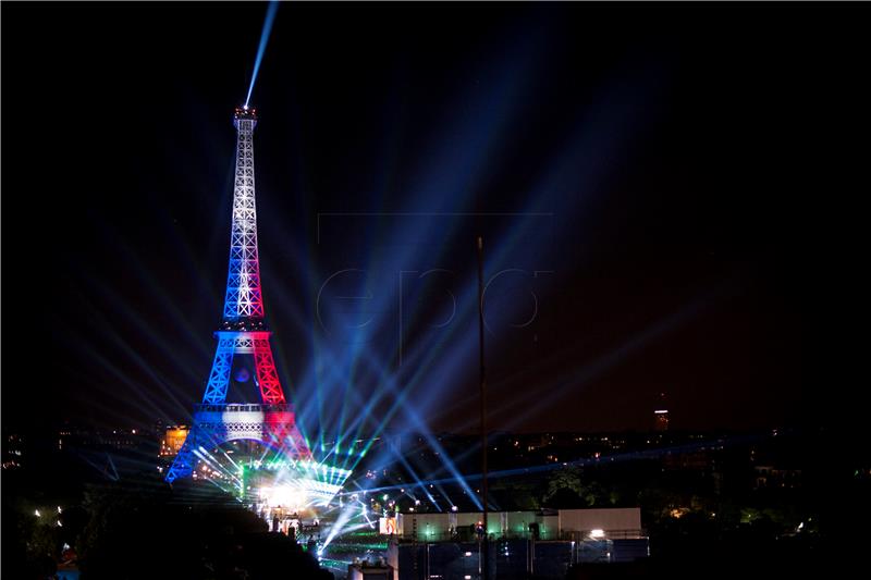 Dio stepenica Eiffelova tornja prodan za rekordnih pola milijuna eura