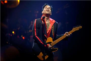 Princeova “žuta gitara” prodana za 137,500 dolara