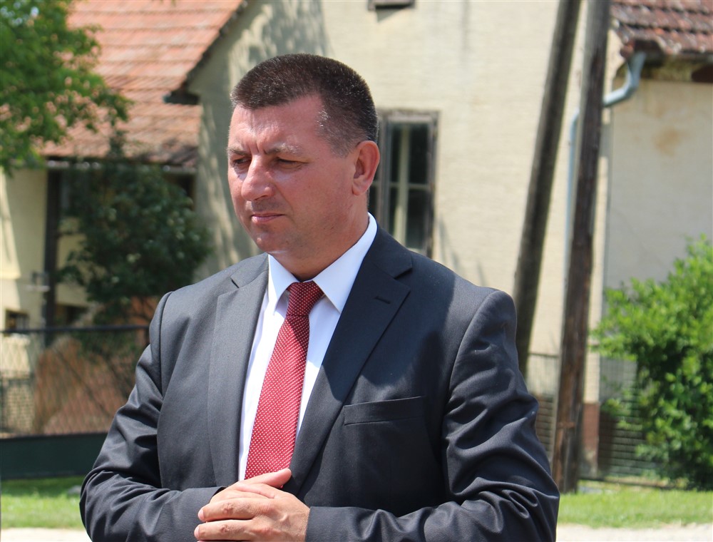 Načelnik Svetog Petra Orehovca Franjo Poljak kaže da će biti teška utakmica s brzim probojima Messija. - Obrana Hrvatske će ipak dobro djelovati i na kraju će završiti 2:1 u korist Hrvatske- rekao je Franjo Poljak