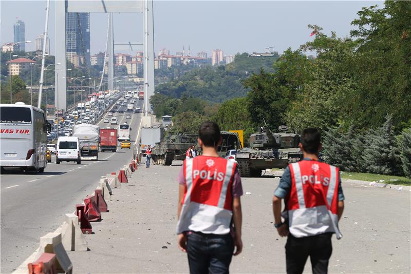 TURSKA Spriječen vojni udar, 265 mrtvih, tisuće uhićenih