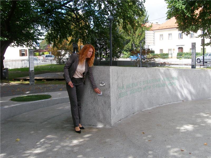 Slovenija: Iz prve europske pivske fontane natočeno 10.000 krigli