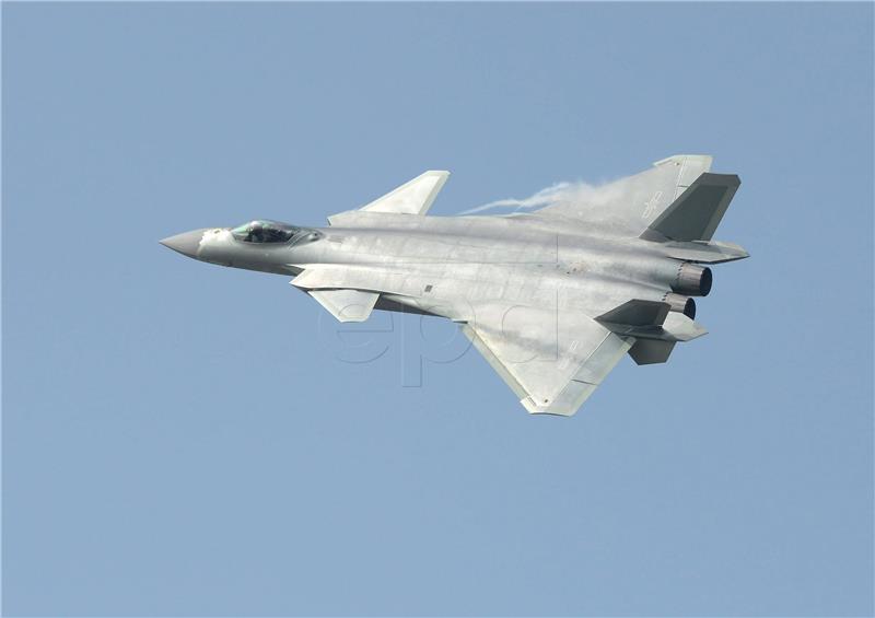 Kina prvi put predstavila javnosti svog “nevidljivog” lovca J-20