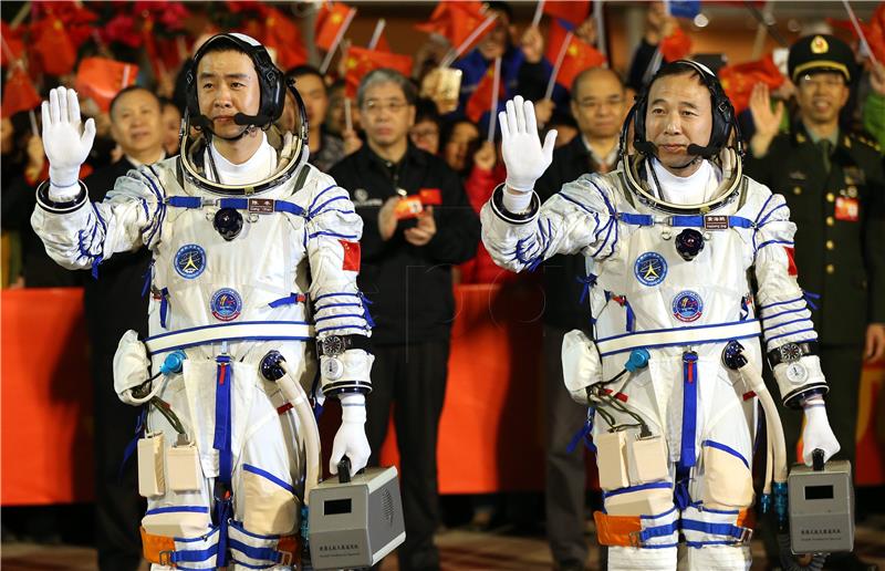 Kineska svemirska letjelica s ljudskom posadom vratila se na Zemlju