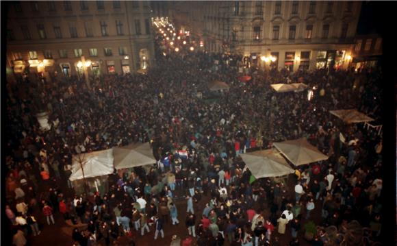 Stojedinica obilježava dvadesetu godišnjicu demonstracija na Jelačićevu trgu
