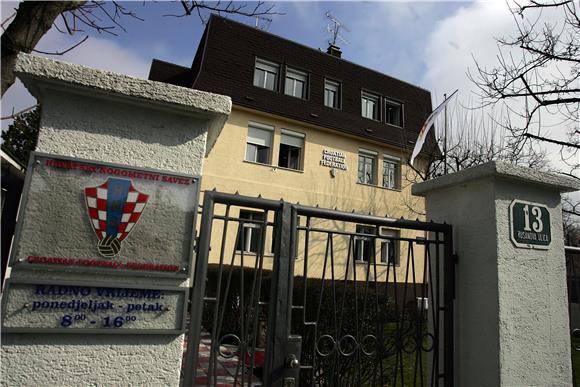 Hrvatski nogometni savez kažnjen je sa 10.000 eura zbog incidenta na Rujevici