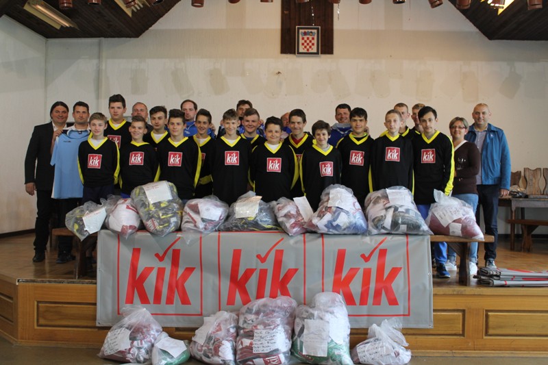 KiK Textilien donirao nove dresove kalničkim malonogometnim klubovima