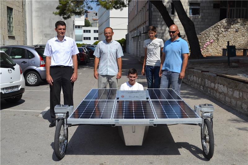 Učenici dubrovačke Obrtničke i tehničke škole izradili solarni automobil ”Ruđer 01”