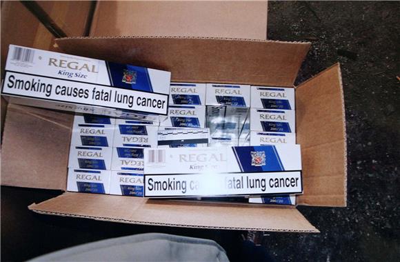 U vozilu policija pronašla 6497 kutija cigareta