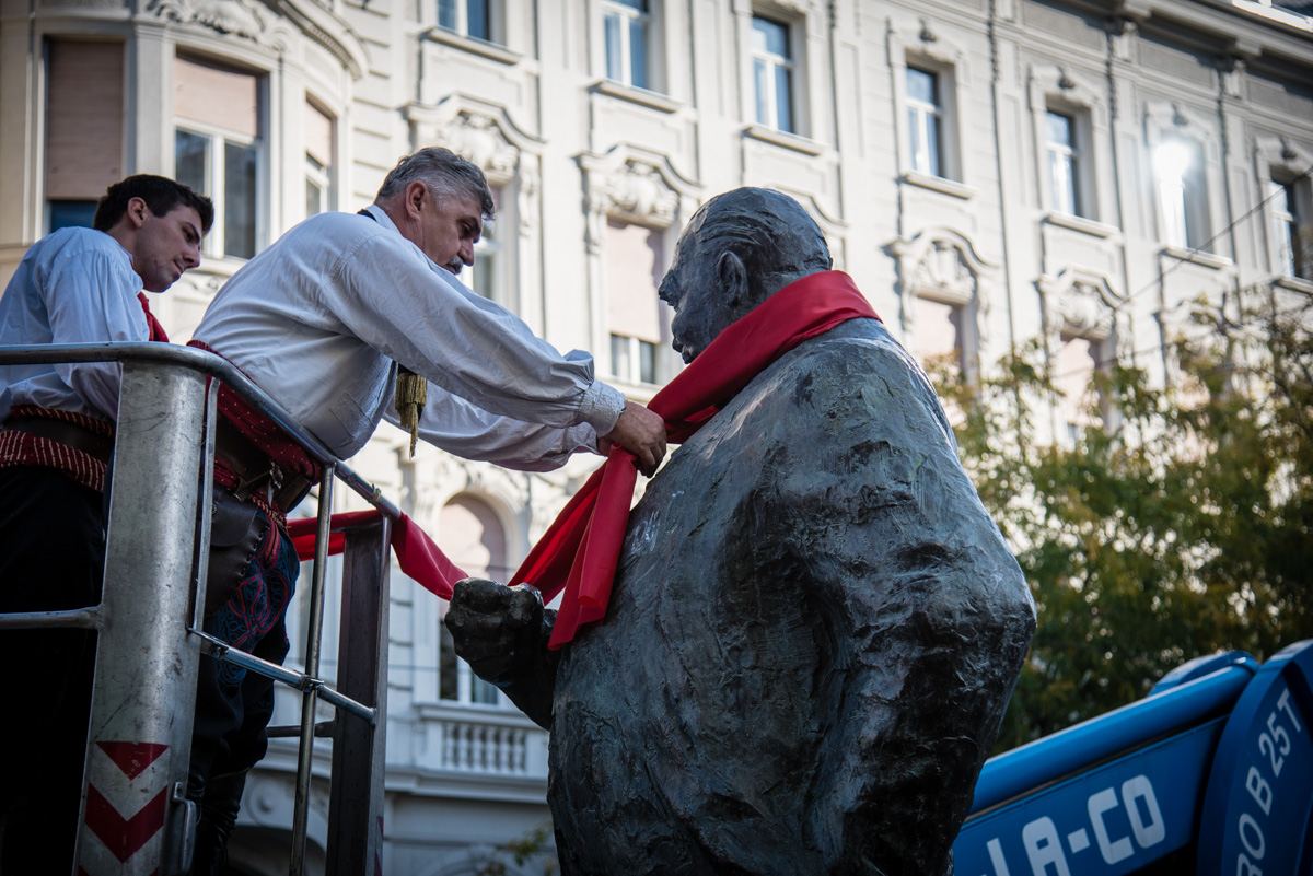 Skidanjem kravata sa zagrebačkih spomenika službeno završen festival Dani kravate