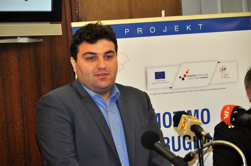 pomocnici8