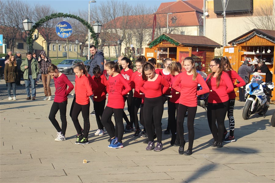 advent u krizevcima i bozicni ples02