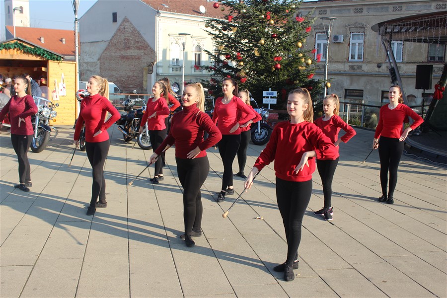 advent u krizevcima i bozicni ples07