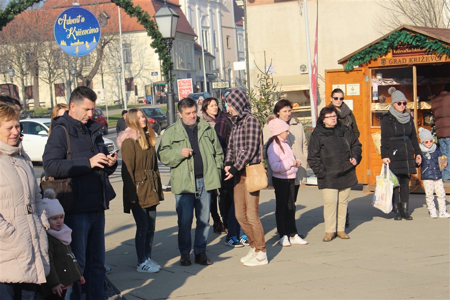 advent u krizevcima i bozicni ples08